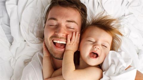 Πέρασα τα πάνδεινα για να την γεννήσω κι αυτή είναι ολόιδια ο μπαμπάς της!